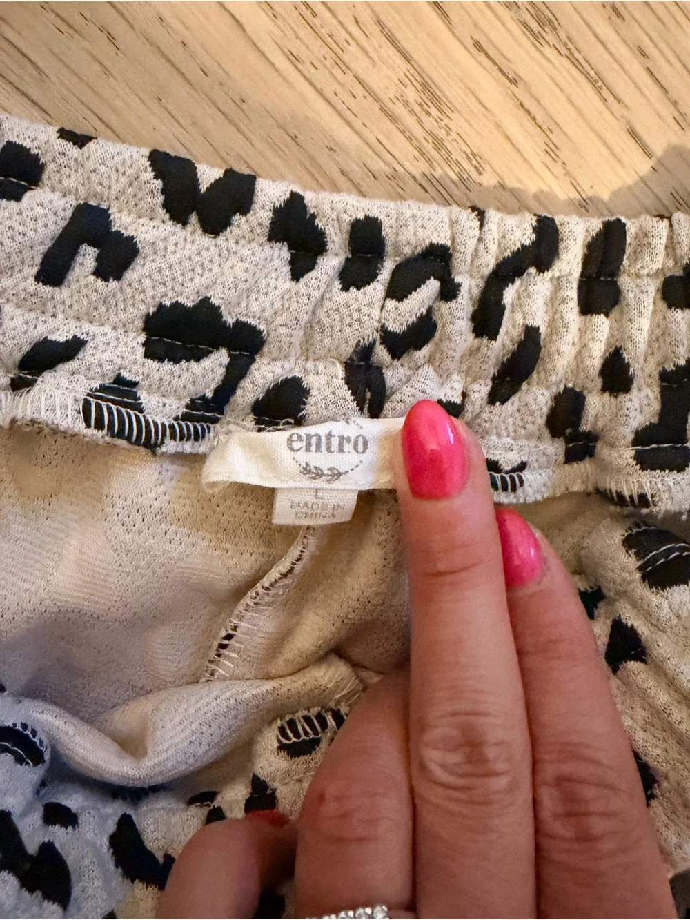 Size L - Whole Outfit!!! entro White and Black Leopard